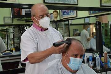 Peluquería Tomás: medio siglo cortando el pelo en Telde/TA.